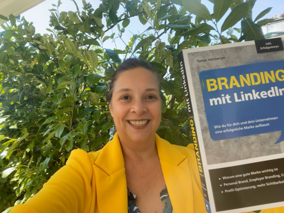 ersonal Branding mit LinkedIn Tomas Herzberger presentedy by Birgit Hass